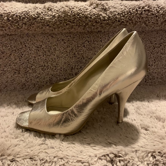Nine West - Gold Shimmer Open Toed Heels - Picture 4 of 9